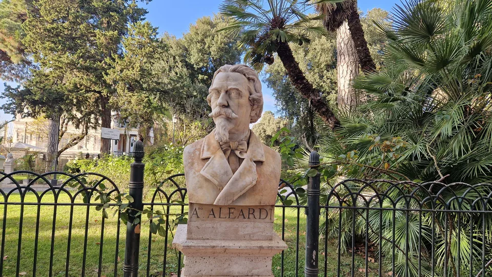 Bust of Aleardo Aleardi in Pincio gardens