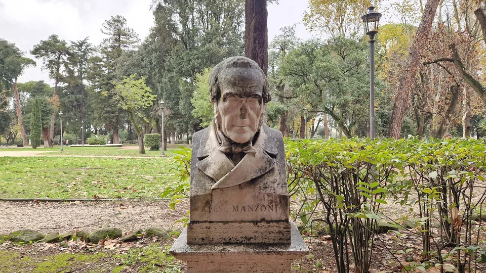 Bust of Alessandro Manzoni in Pincio gardens