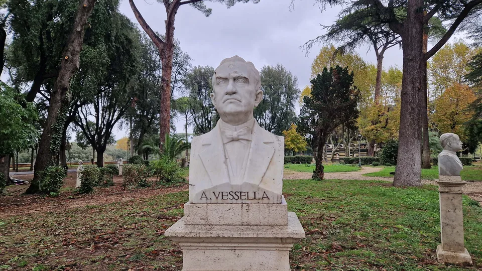 Bust of Alessandro Vessella in Pincio gardens