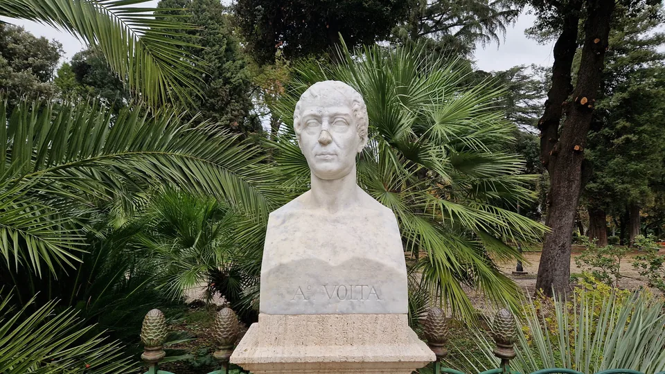 Bust of Alessandro Volta in Pincio gardens