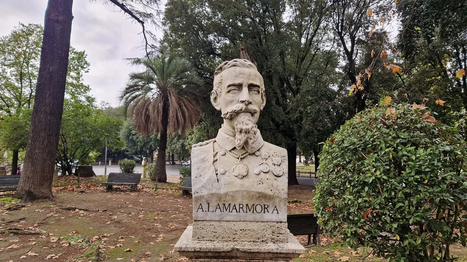 Bust of Alfonso La Marmora in Pincio gardens