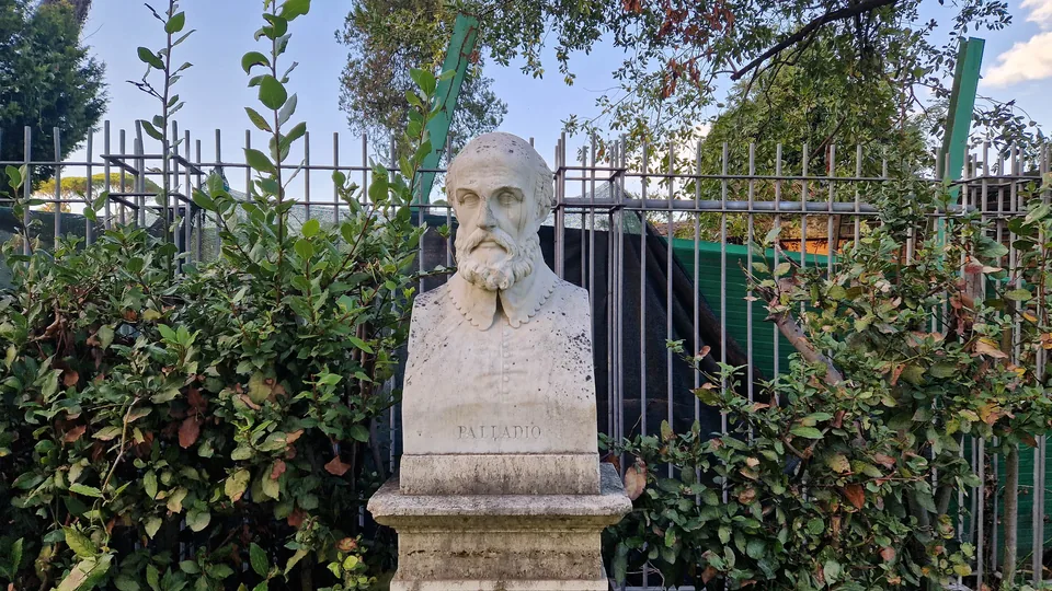 Bust of Andrea Palladio in Pincio gardens
