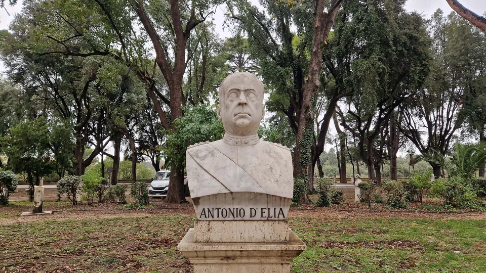 Bust of Antonio D'Elia in Pincio gardens