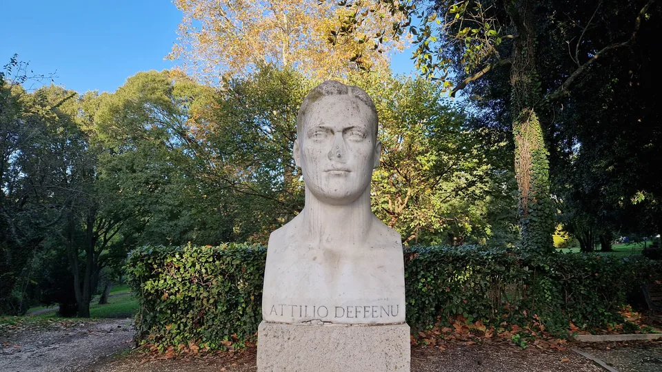 Bust of Attilio Deffenu in Pincio gardens