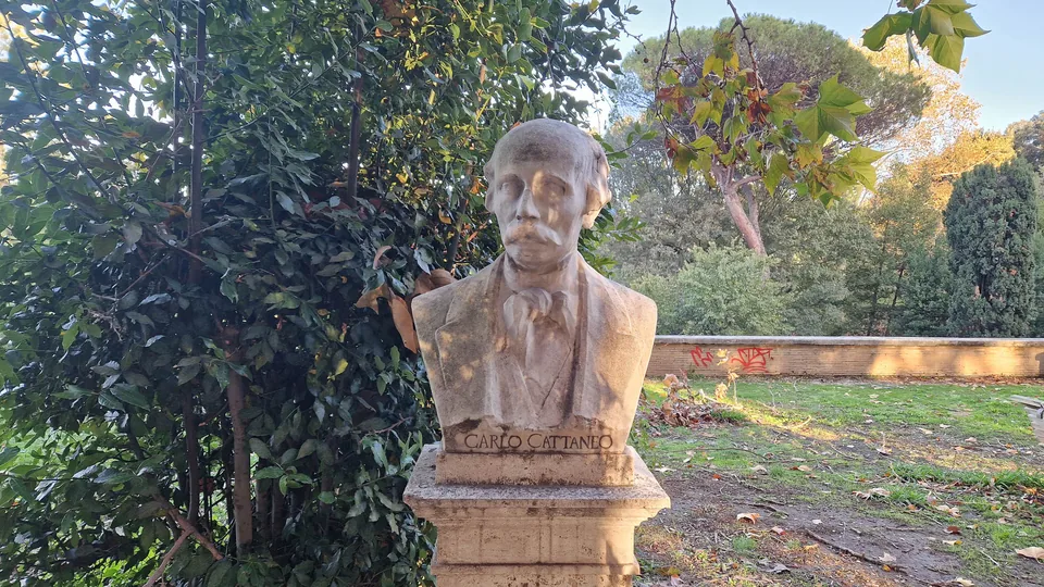 Bust of Carlo Cattaneo in Pincio gardens