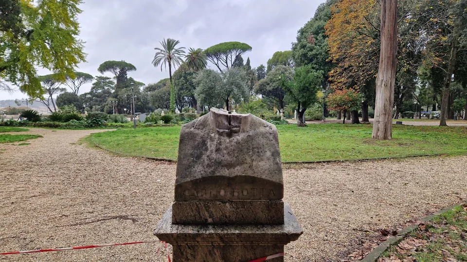 Bust of Carlo Botta in Pincio gardens