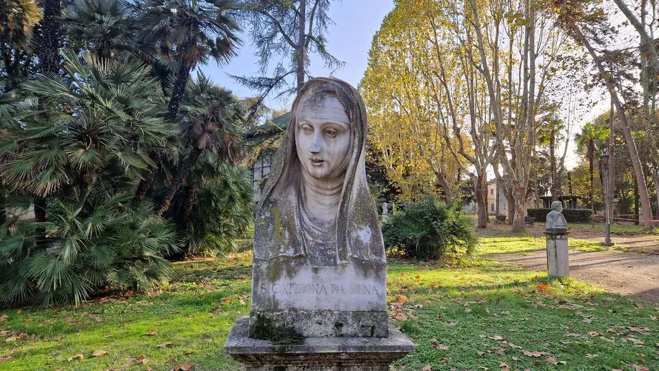 Bust of Catherine of Siena in Pincio gardens