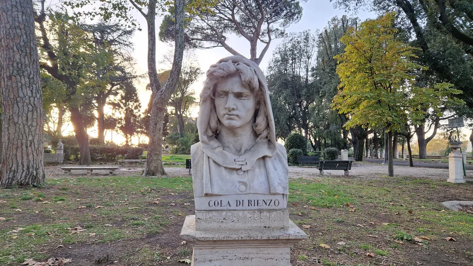 Bust of Cola di Rienzo in Pincio gardens