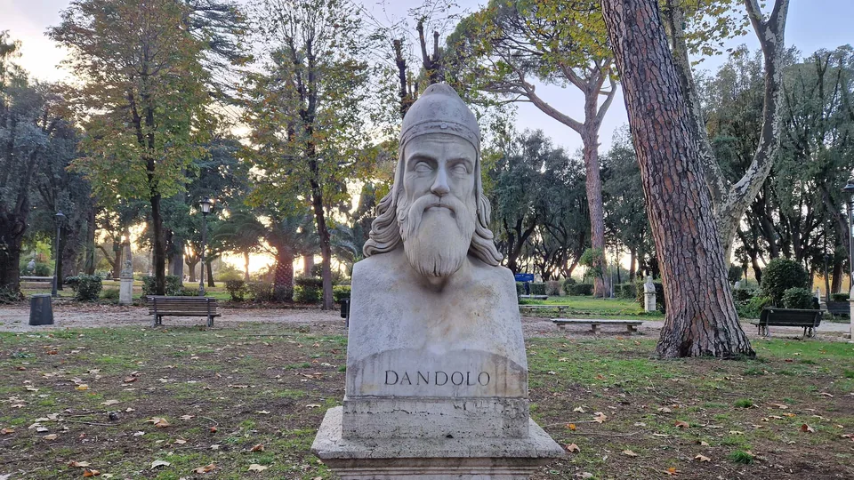 Bust of Enrico Dandolo in Pincio gardens