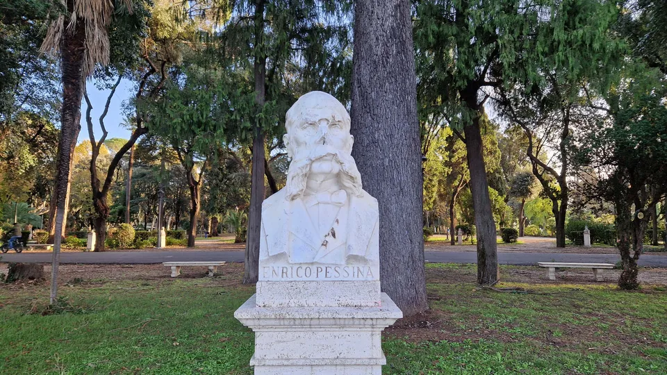 Bust of Enrico Pessina in Pincio gardens