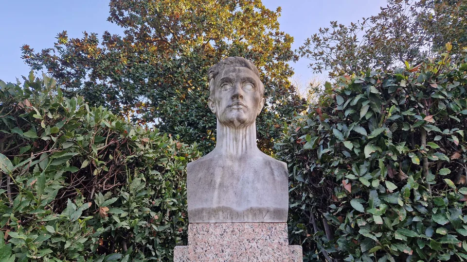 Bust of Fabio Filzi in Pincio gardens