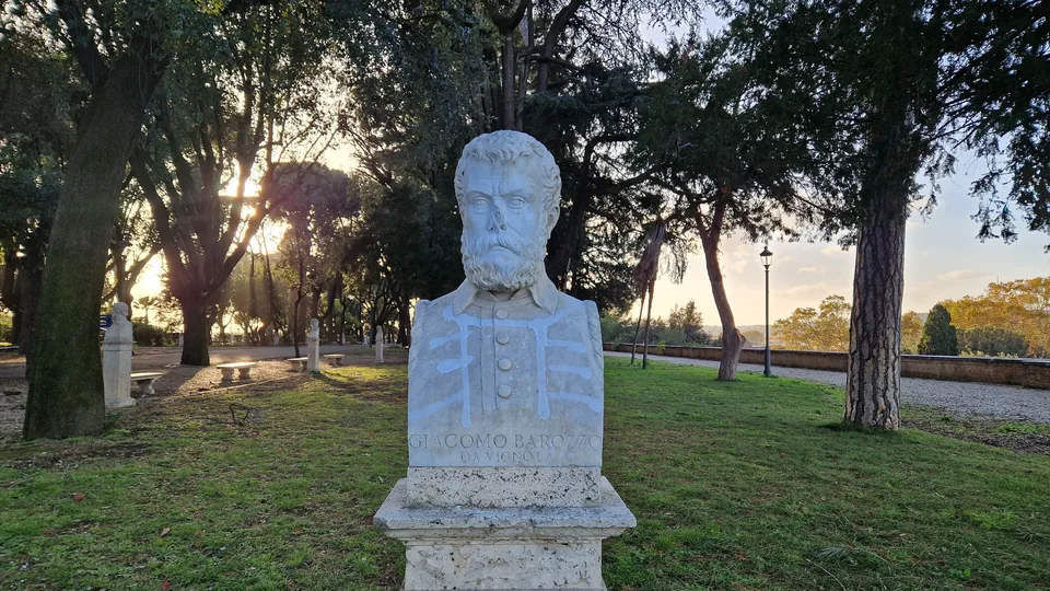 Bust of Giacomo Barozzi da Vignola in Pincio gardens