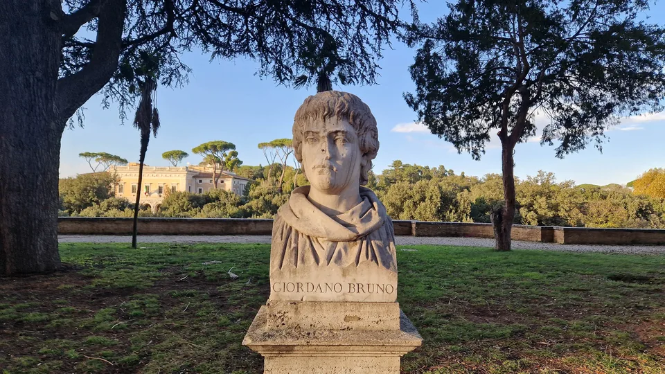 Bust of Giordano Bruno in Pincio gardens