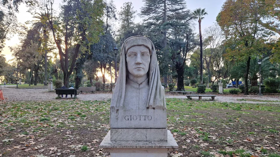 Bust of Giotto in Pincio gardens
