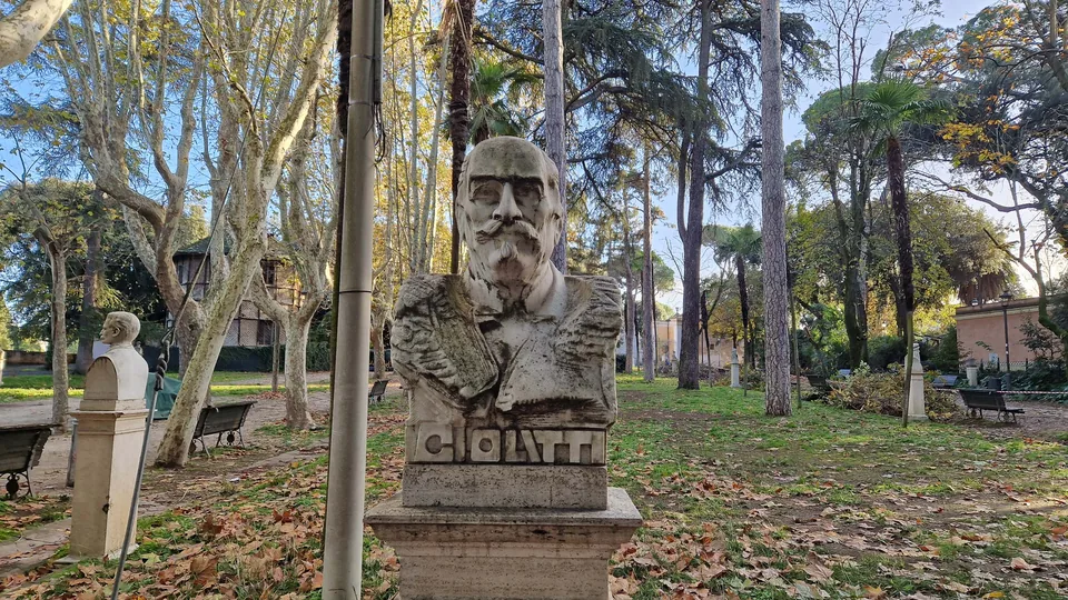 Bust of Giovanni Giolitti in Pincio gardens