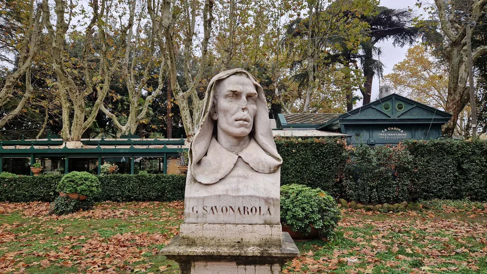 Bust of Girolamo Savonarola in Pincio gardens