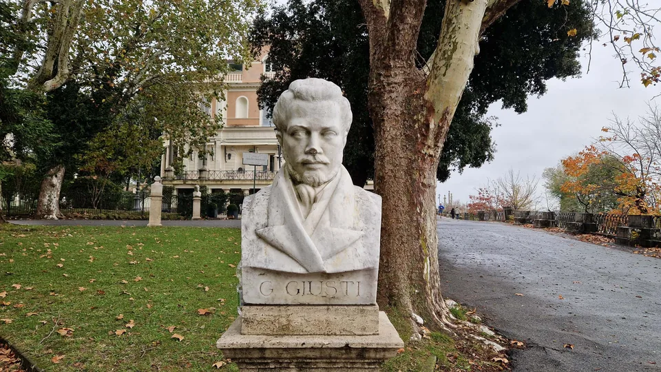 Bust of Giuseppe Giusti in Pincio gardens