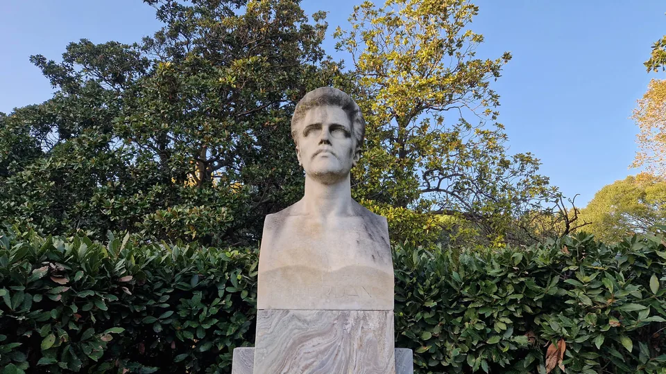 Bust of Guglielmo Oberdan in Pincio gardens