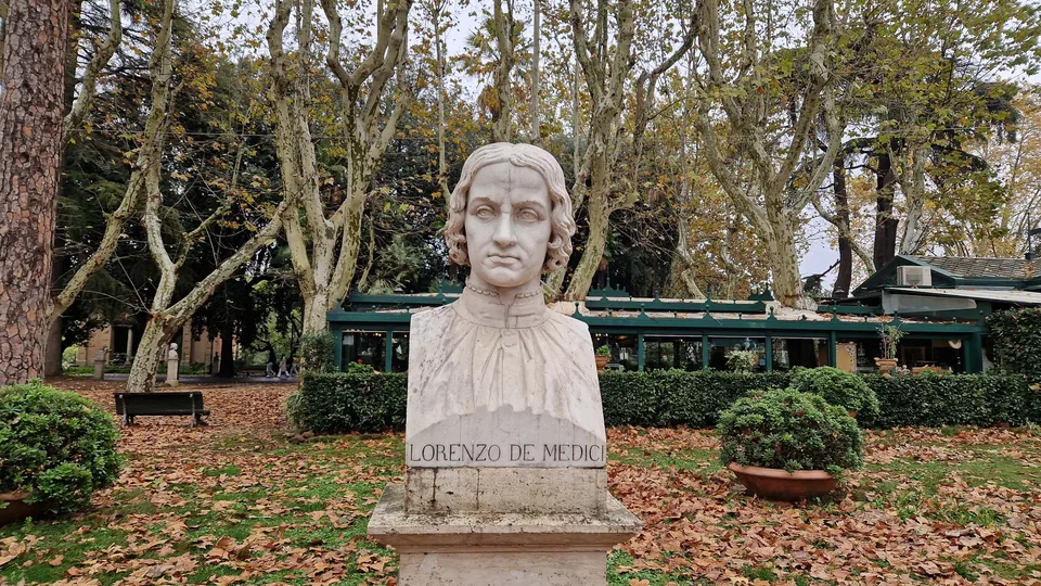 Bust of Lorenzo de' Medici in Pincio gardens
