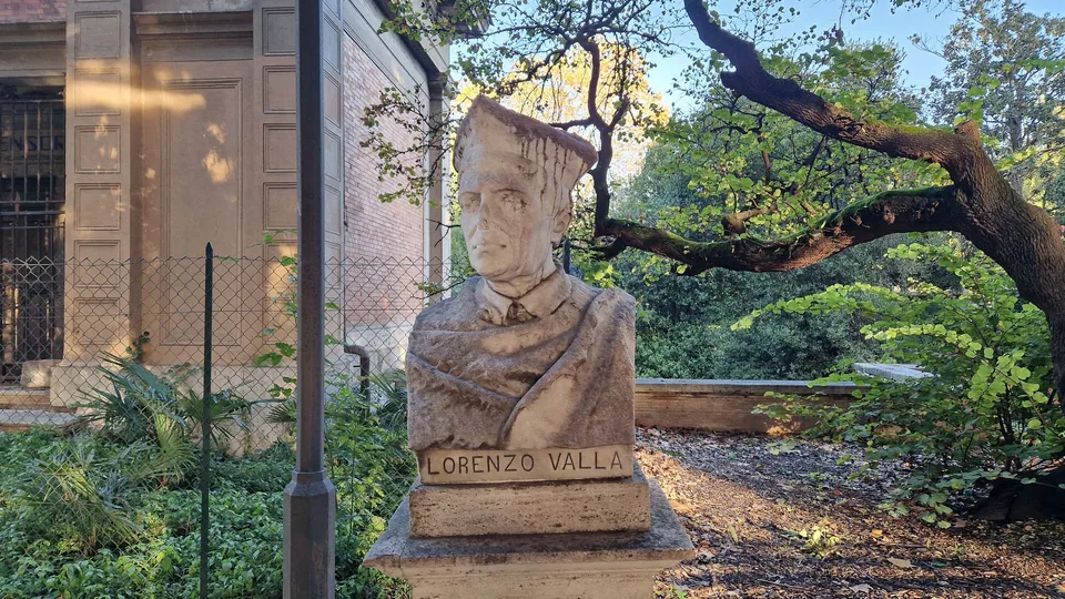 Bust of Lorenzo Valla in Pincio gardens