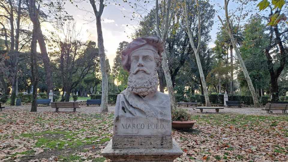 Bust of Marco Polo in Pincio gardens