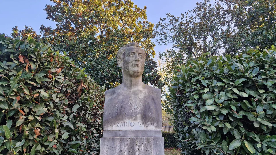 Bust of Nazario Sauro in Pincio gardens