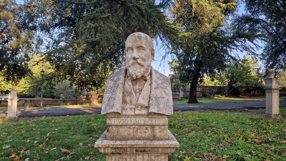 Bust of Paolo Mercuri in Pincio gardens