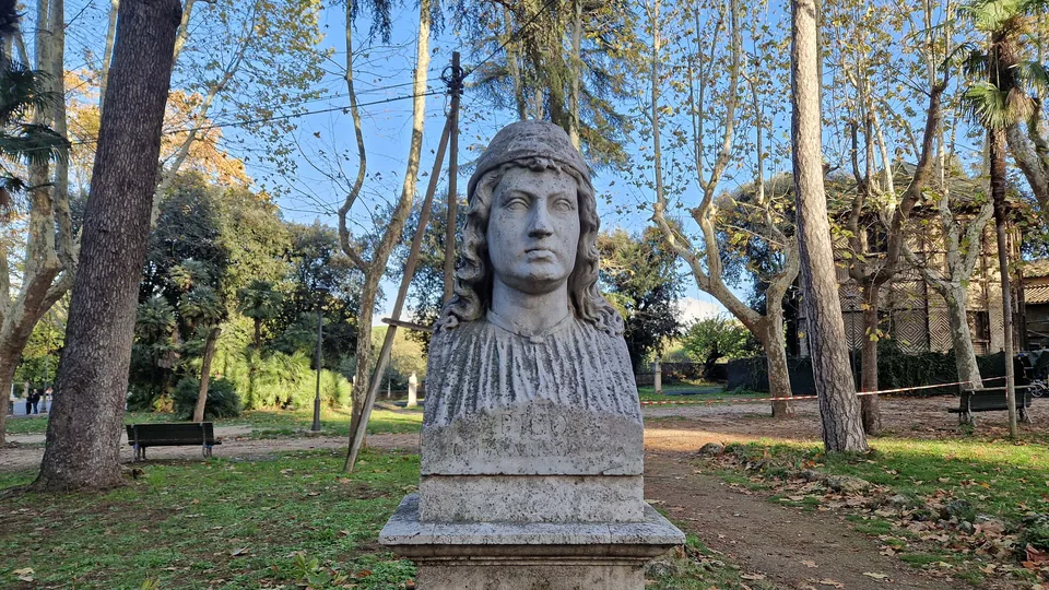 Bust of Pico della Mirandola in Pincio gardens