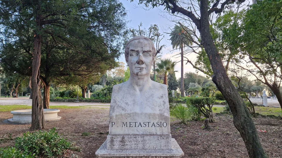 Bust of Pietro Metastasio in Pincio gardens