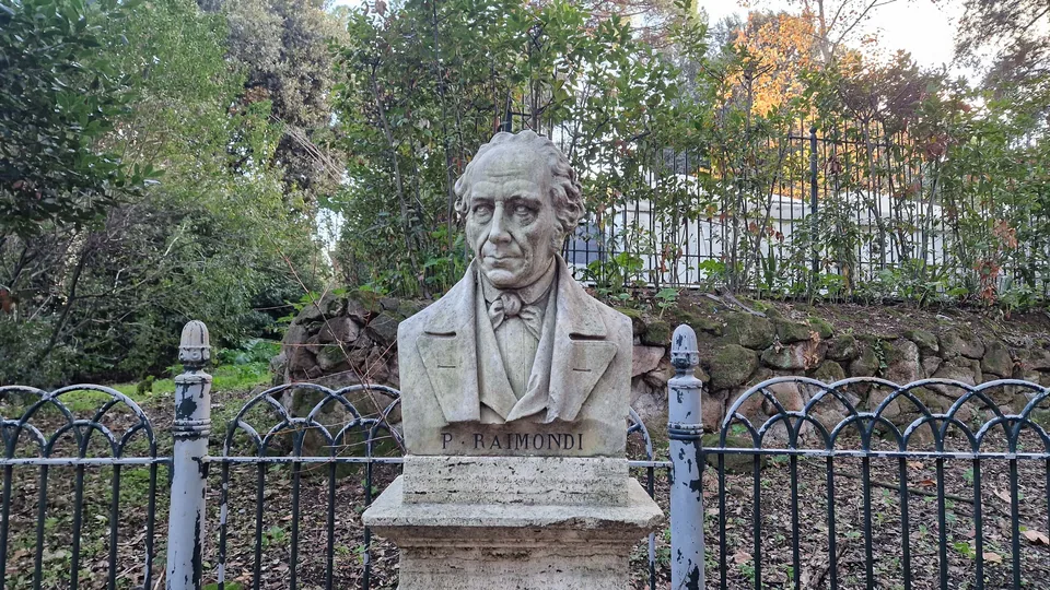 Bust of Pietro Raimondi in Pincio gardens