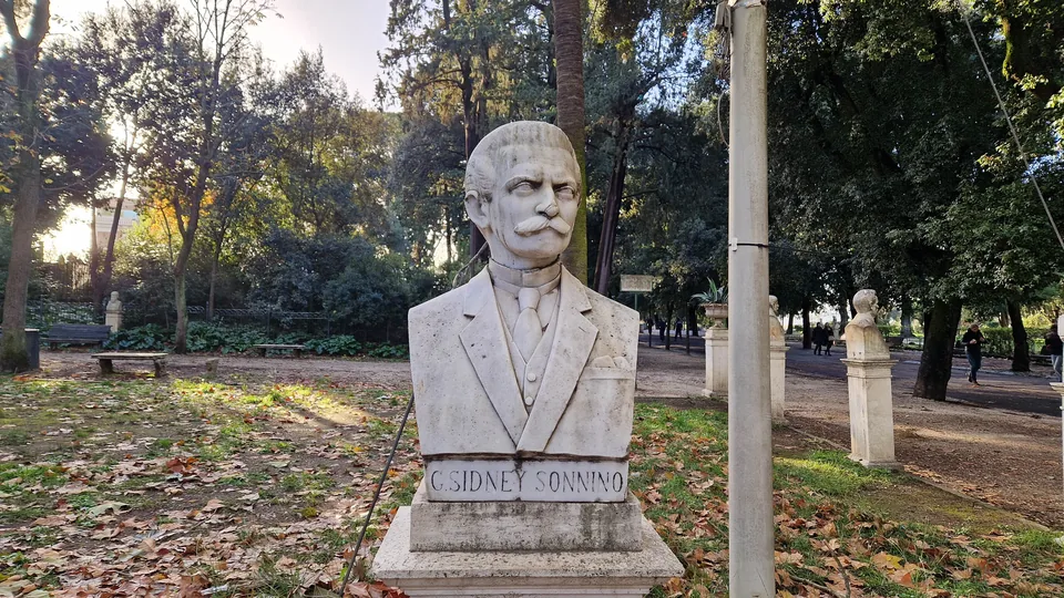 Bust of Sidney Sonnino in Pincio gardens