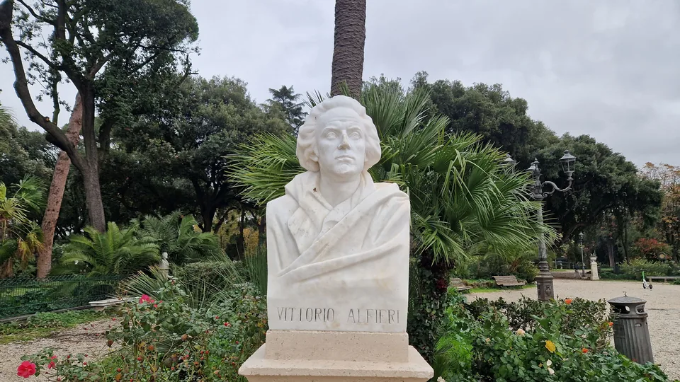 Bust of Vittorio Alfieri in Pincio gardens