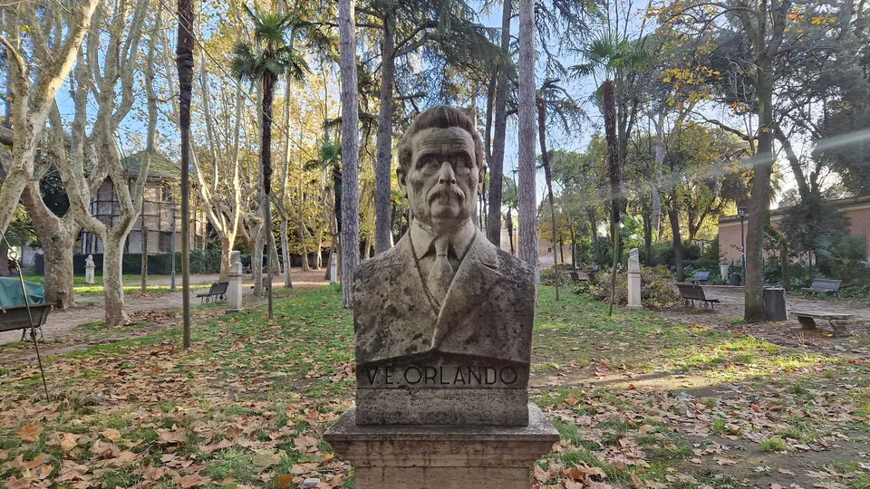 Bust of Vittorio Emanuele Orlando in Pincio gardens